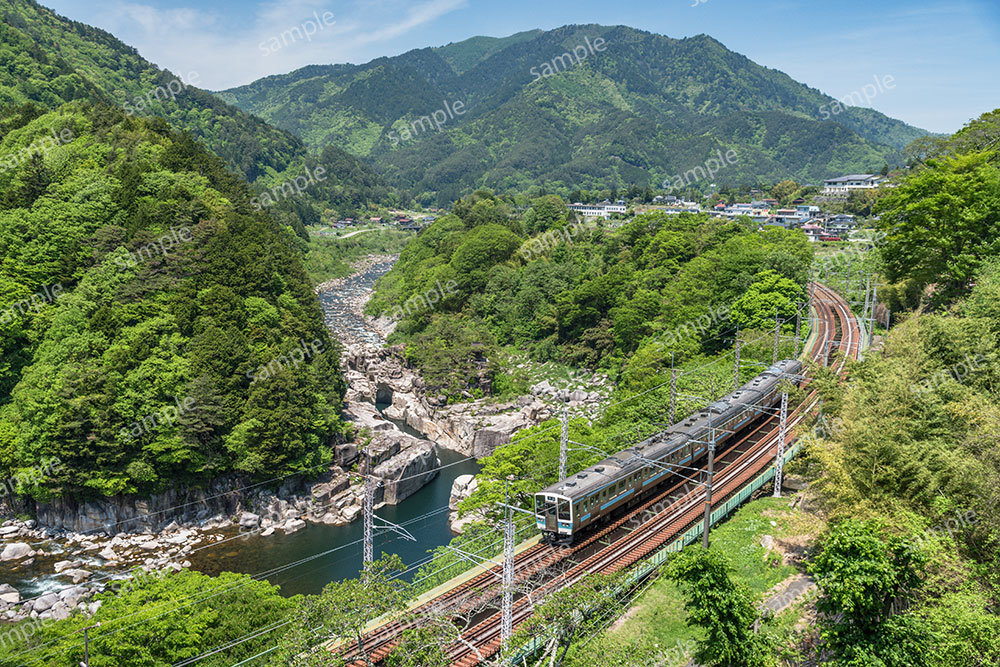 寝覚の床とJR電車 （上松町）